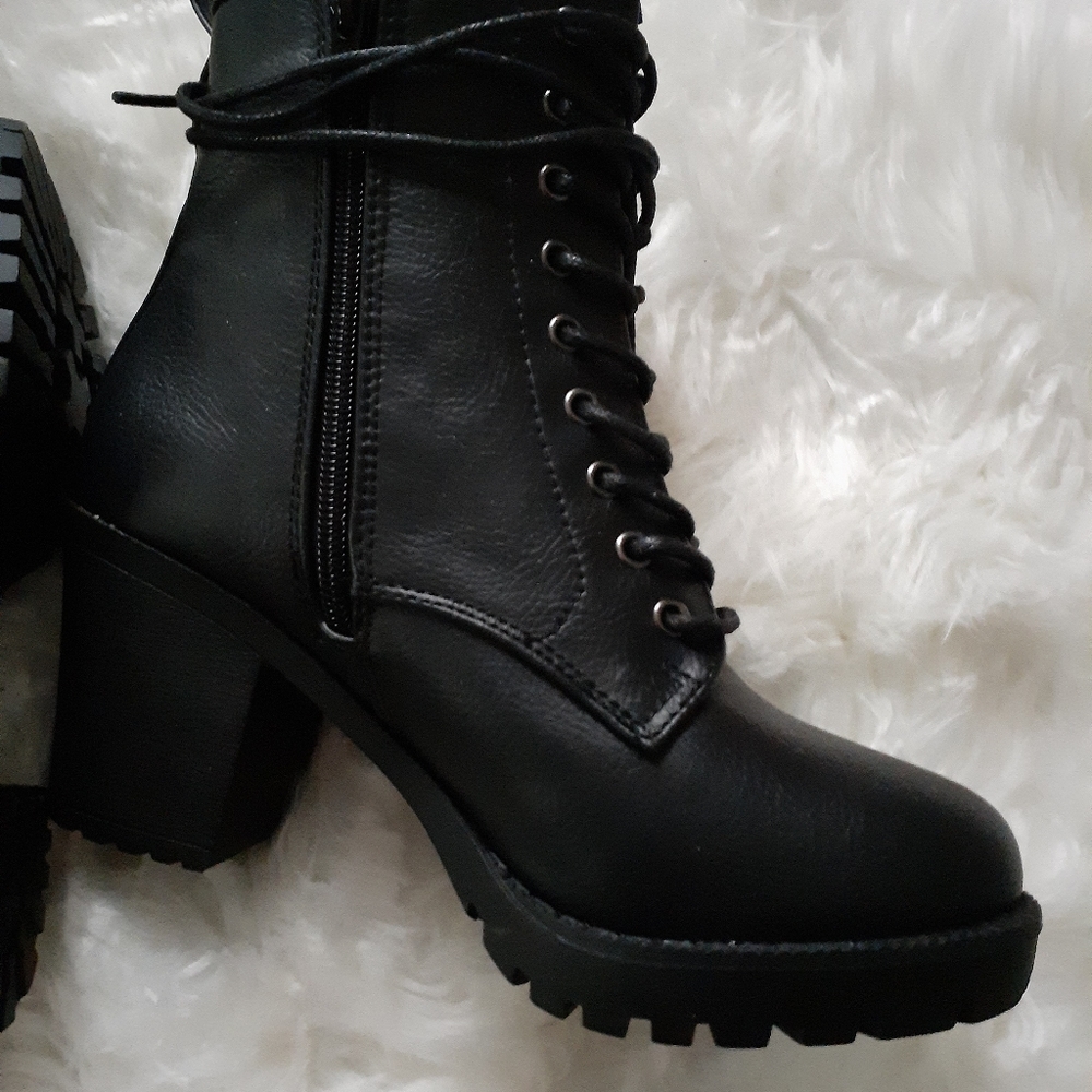 NWOT! Combat boots